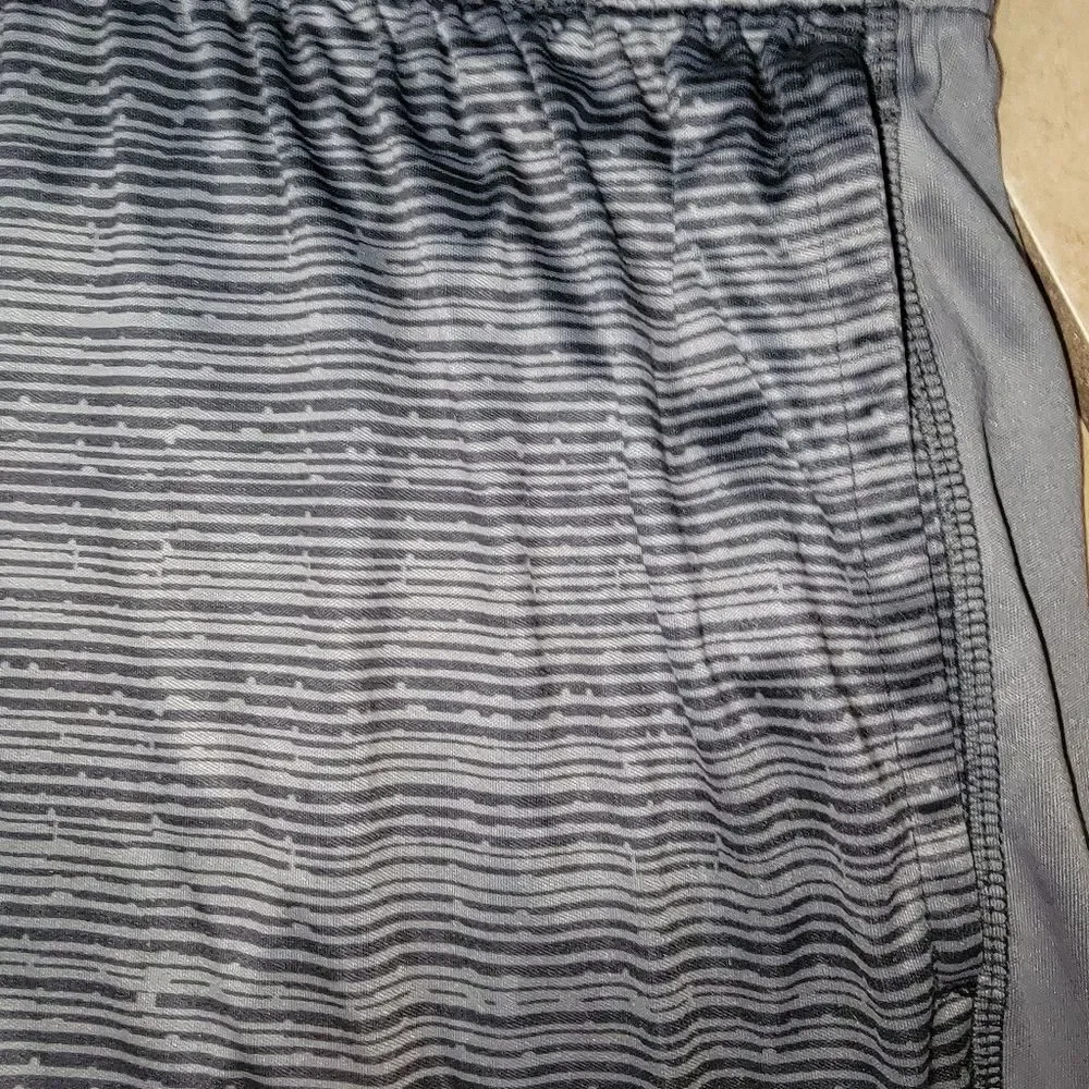 Umbro black & Gray Men's Soccer shirts size Large